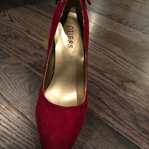 Guess | Pointy Toe Suede Heels (Red) - Picture 4 of 6